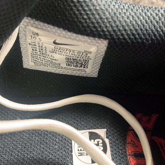 NIKE AIRMAX. SIZE 10.5. - Picture 5 of 6